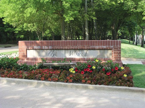 Willows at Wright Island Apartments Sign